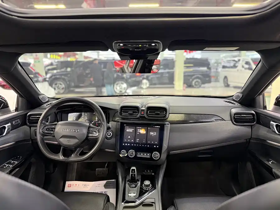 Lynk & Co 03