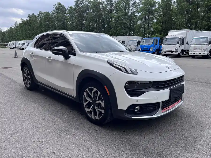 Lynk & Co 02