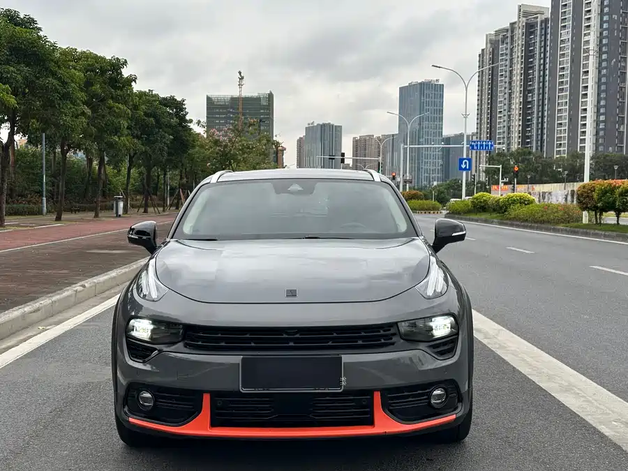 Lynk & Co 02