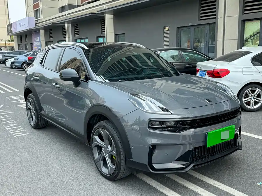Lynk & Co 06