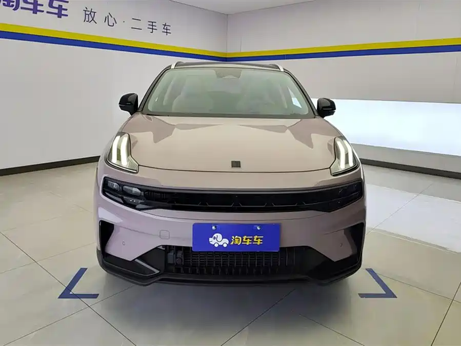 Lynk & Co 06