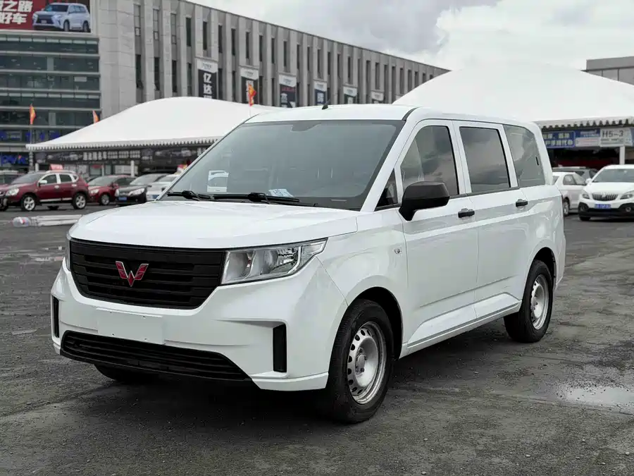 Wuling Hongguang PLUS