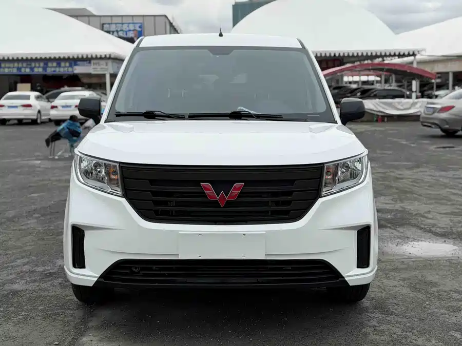 Wuling Hongguang PLUS