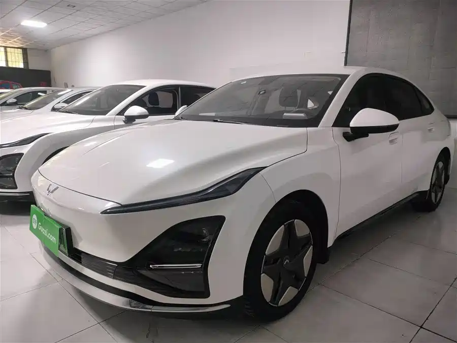 Wuling E5