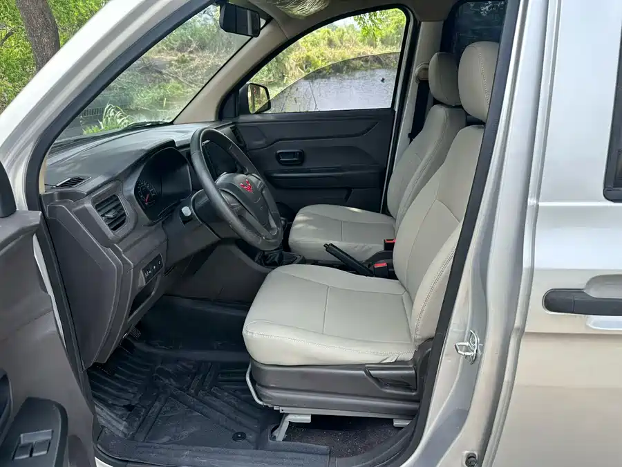Wuling Hongguang V