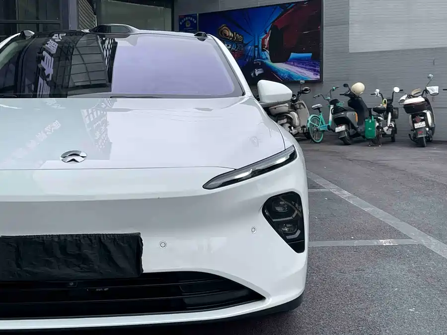 NIO ET7