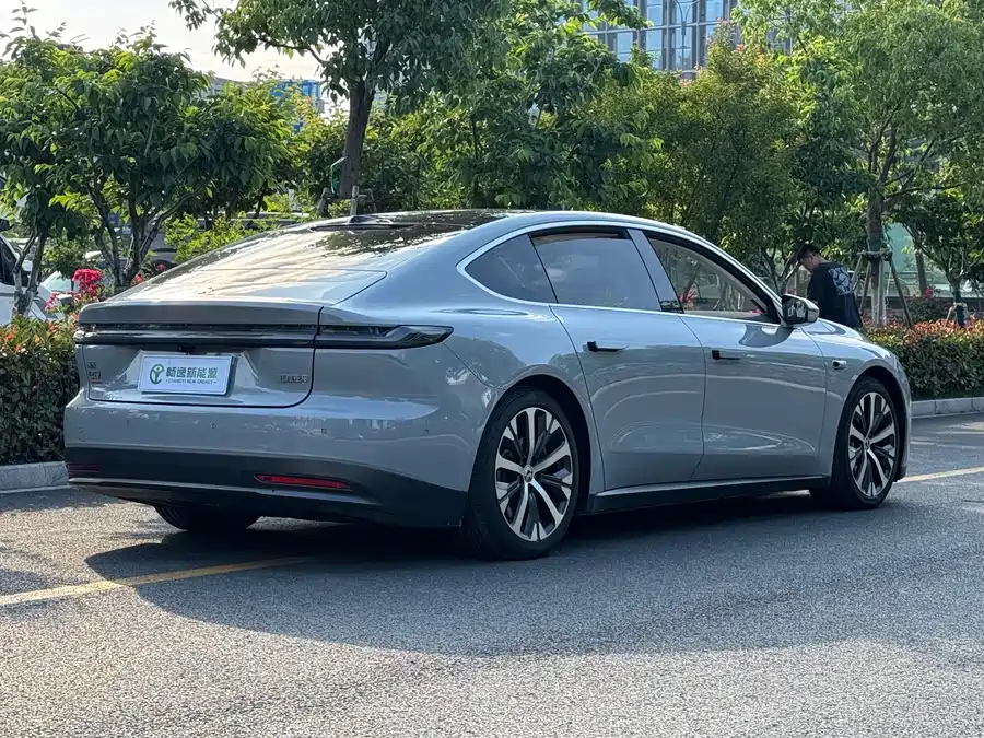 NIO ET7