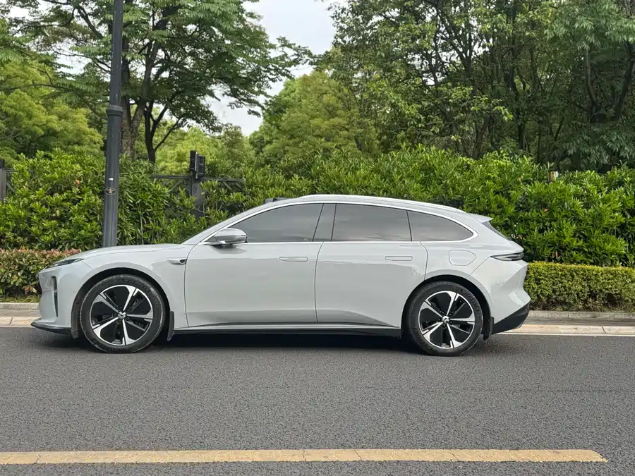 NIO ET5T