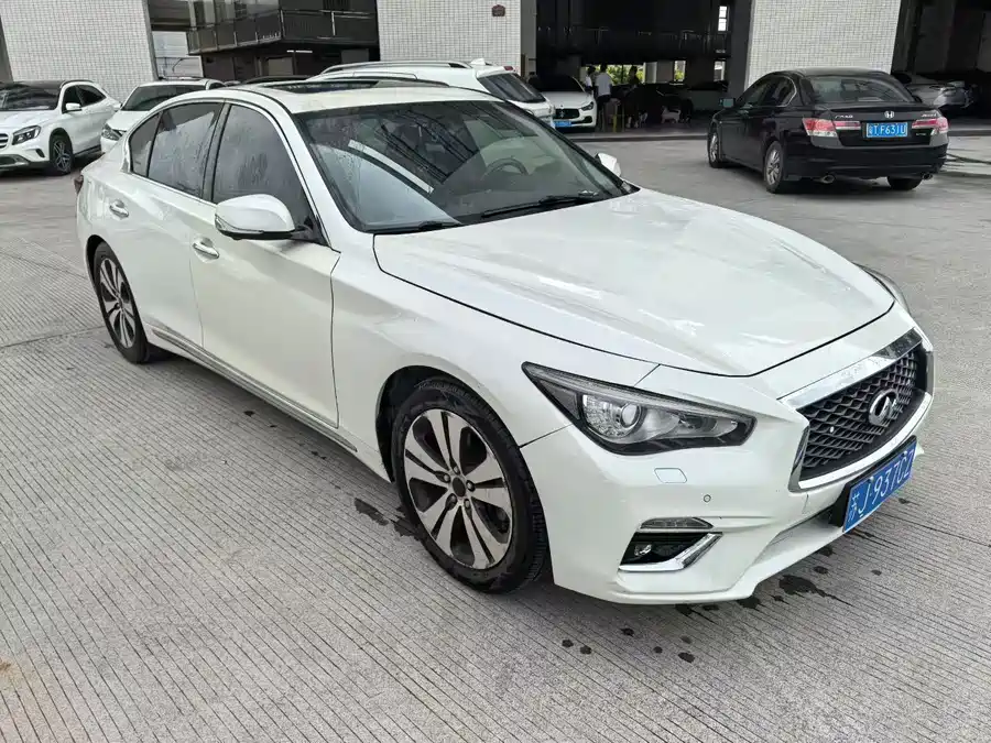 Infiniti Q50L