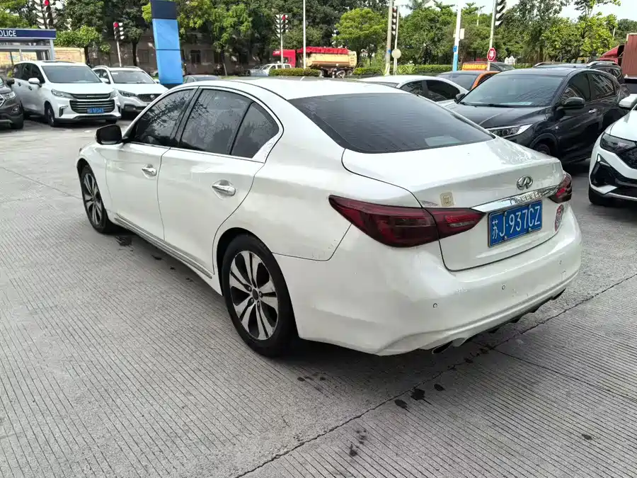 Infiniti Q50L