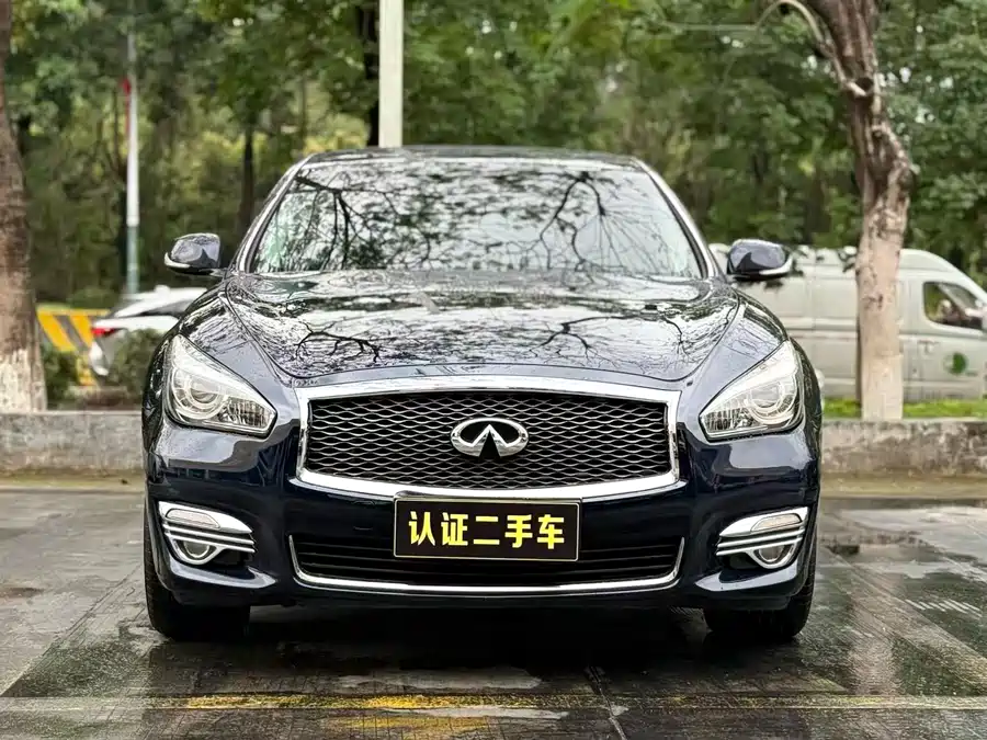 Infiniti Q70