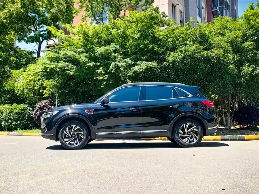 Hongqi HS5