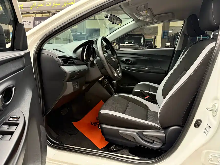 Toyota YARiS L