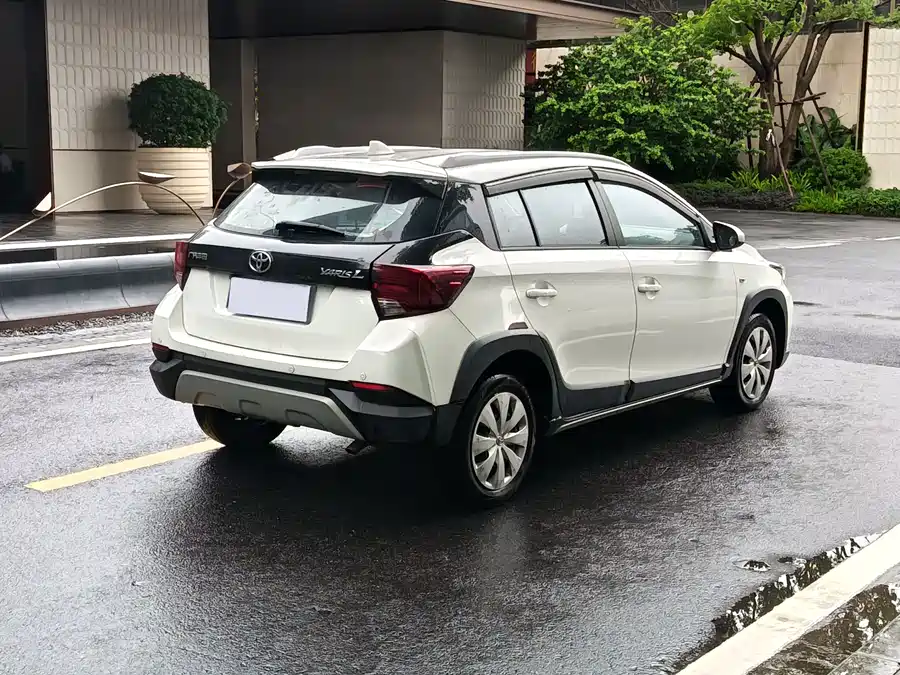 Toyota YARiS L