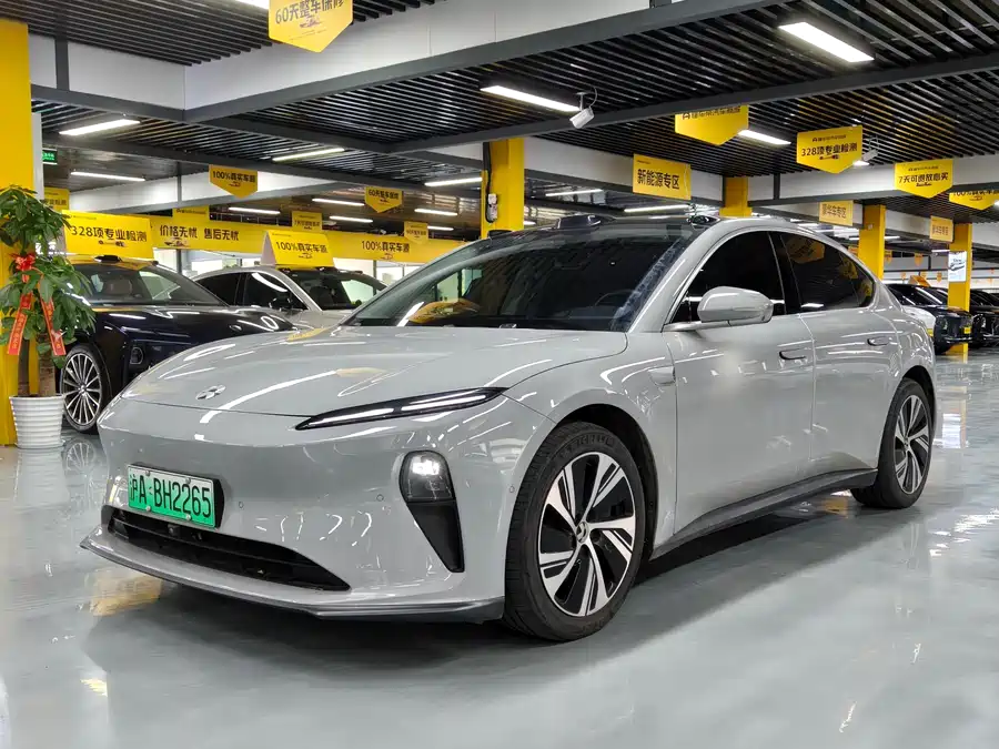 NIO ET5
