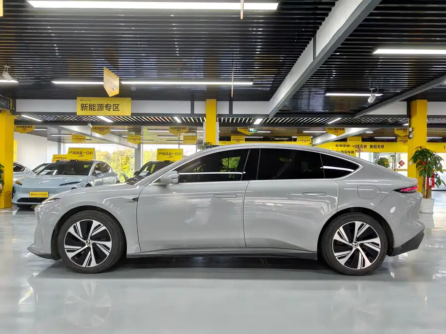 NIO ET5