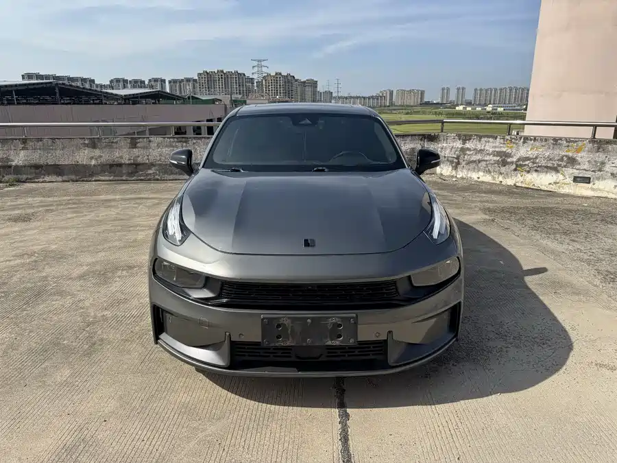 Lynk & Co 03