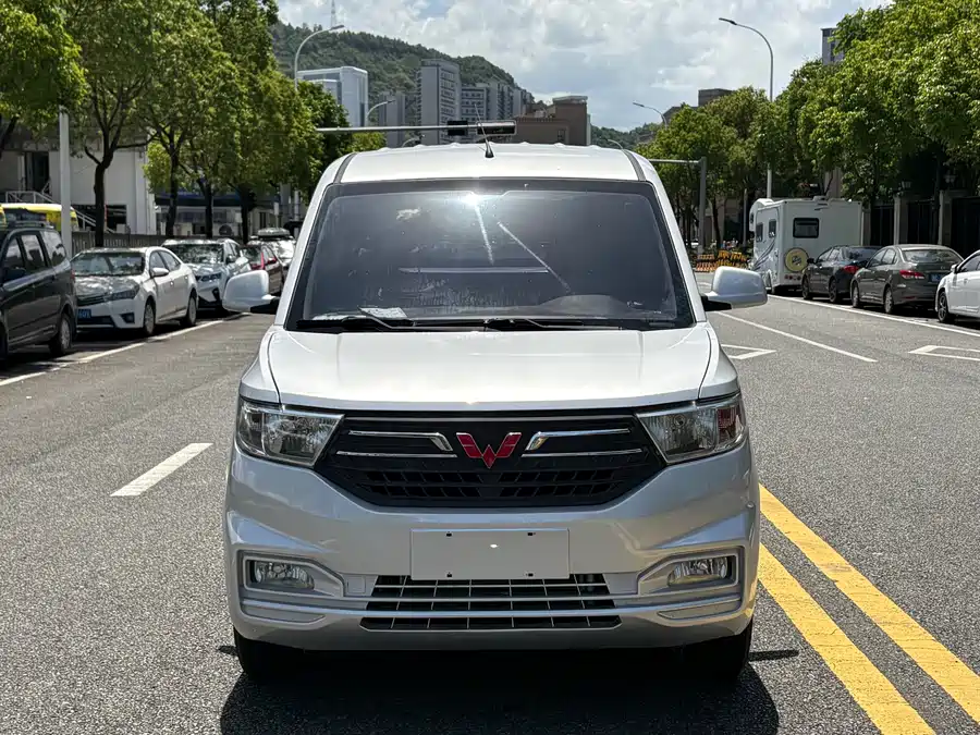 Wuling Hongguang V