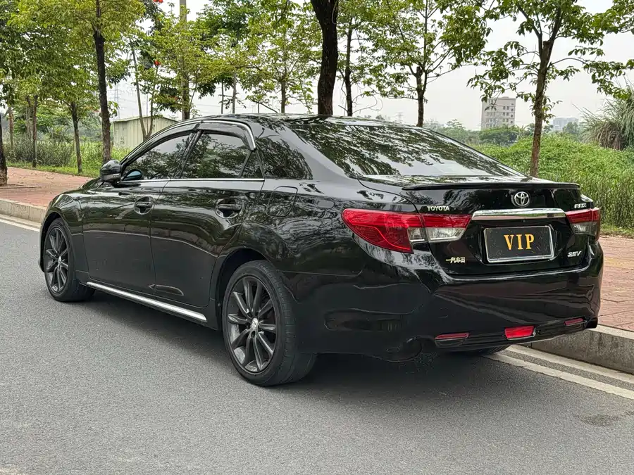 Toyota Reiz