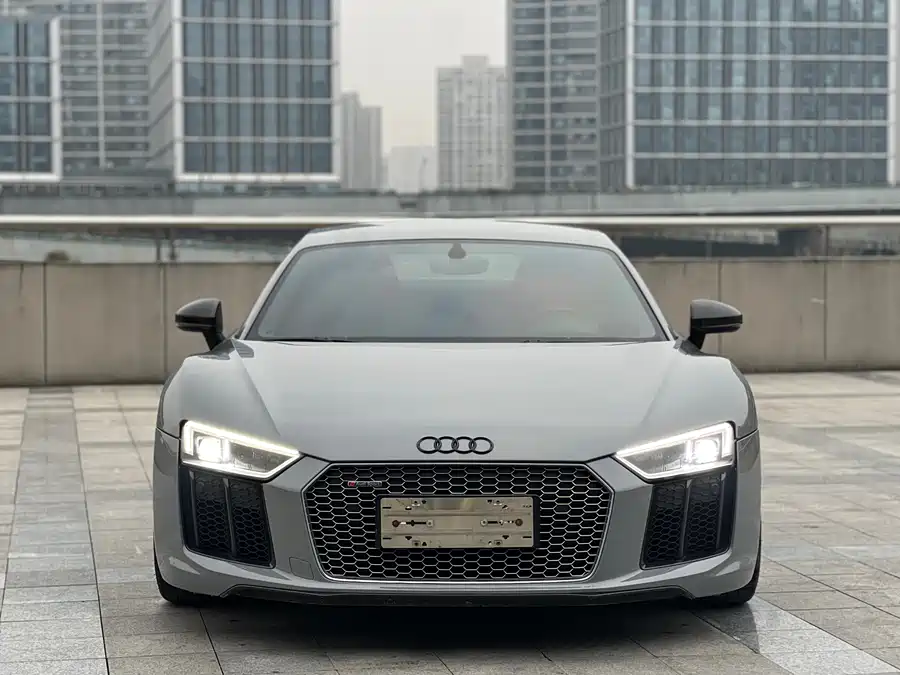 Audi R8