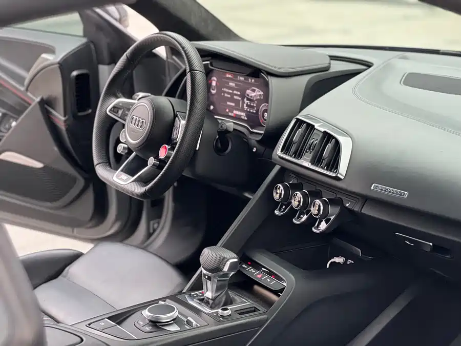 Audi R8