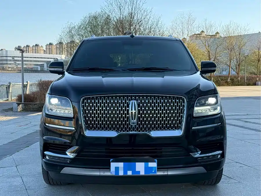 Lincoln Navigator