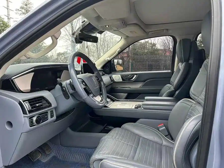 Lincoln Navigator