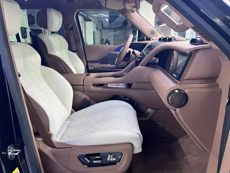 BYD U8