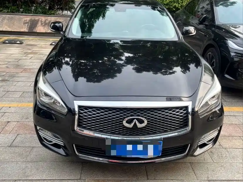 Infiniti Q70