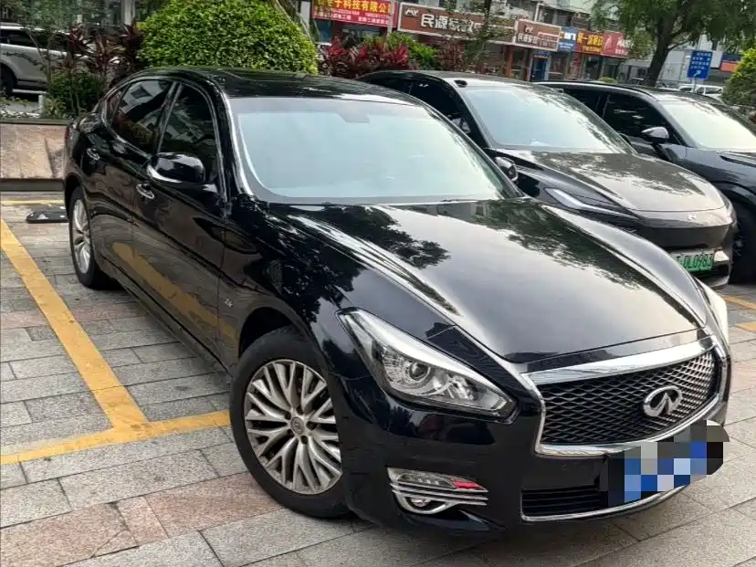 Infiniti Q70