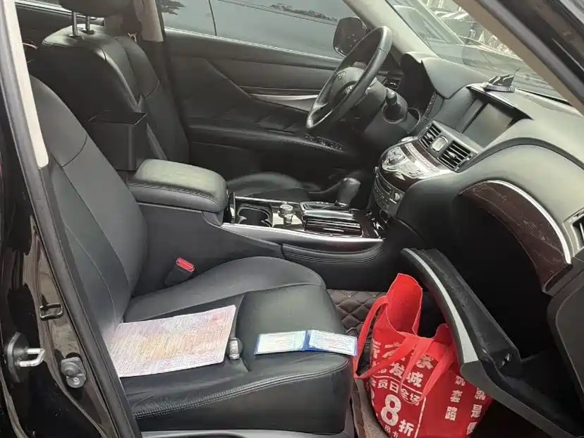 Infiniti Q70