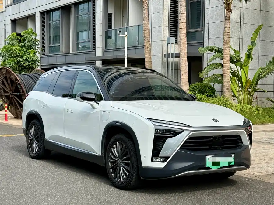 NIO ES8