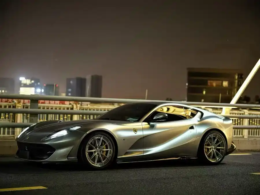 Ferrari 812