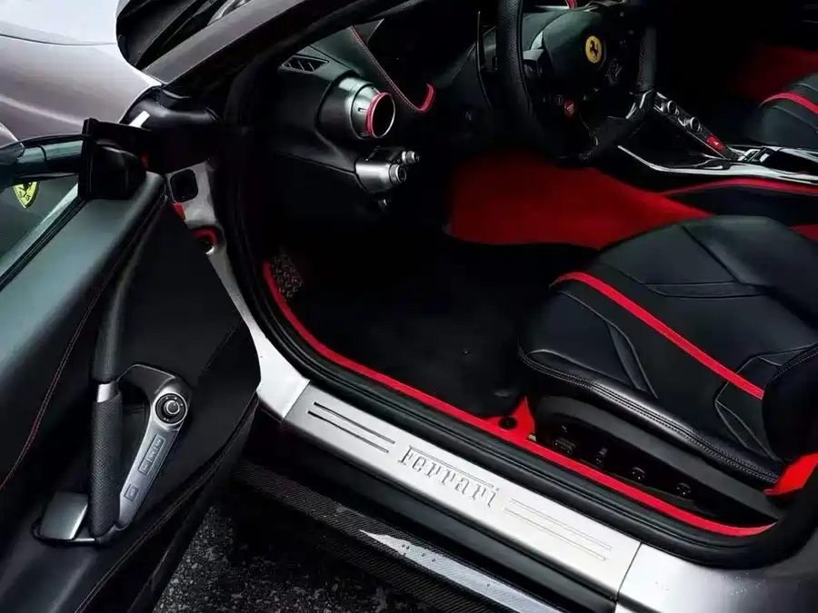 Ferrari 812