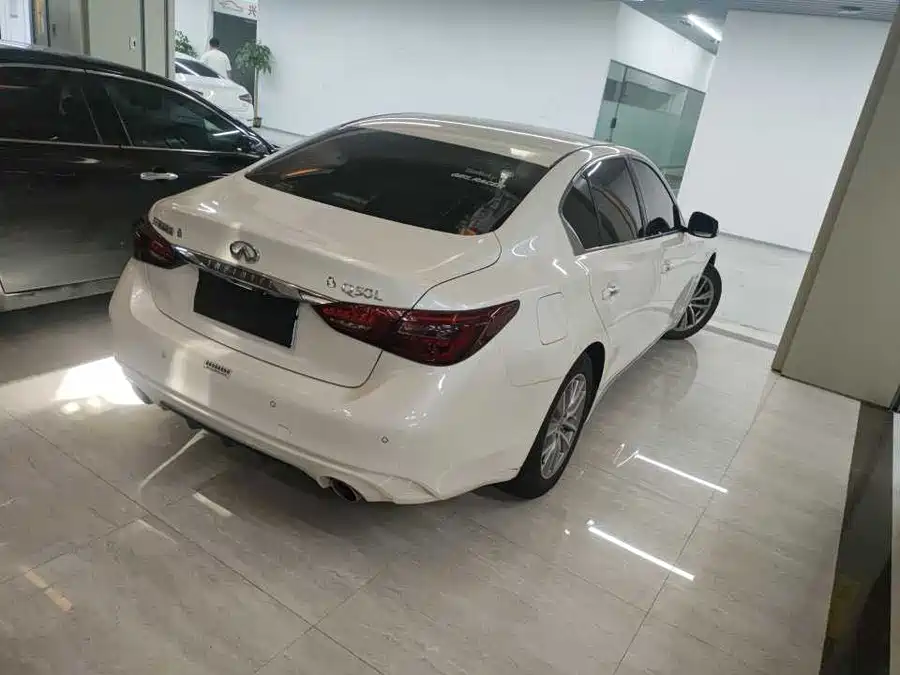 Infiniti Q50L