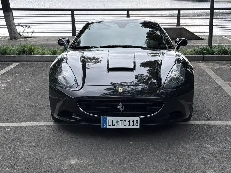 Ferrari California T