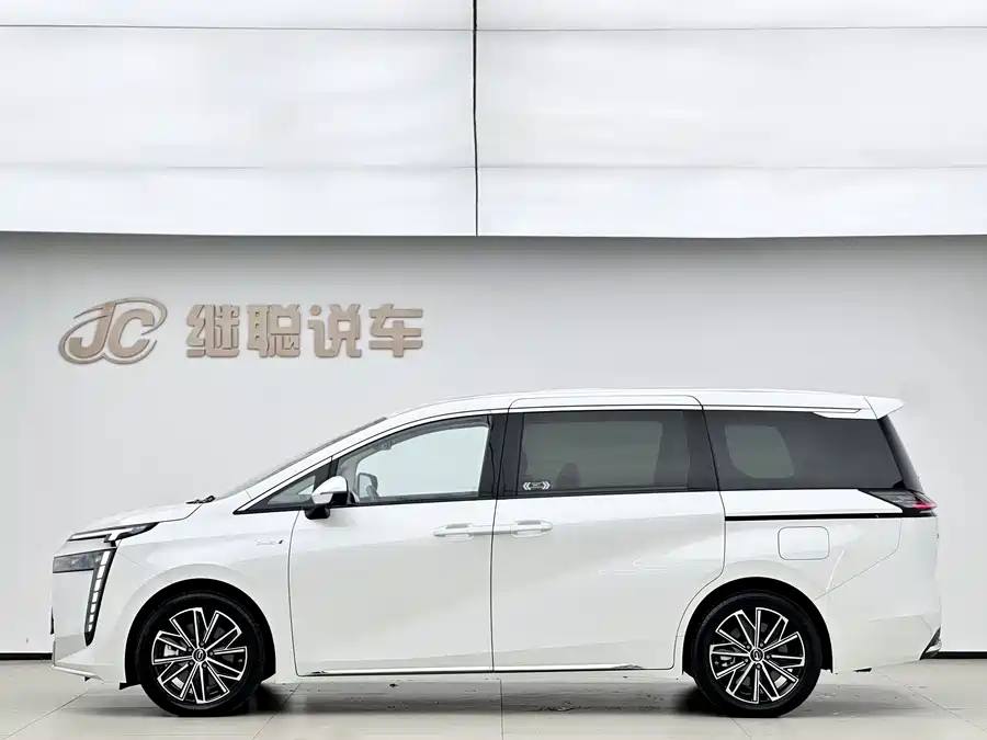 GAC Trumpchi E8 PHEV