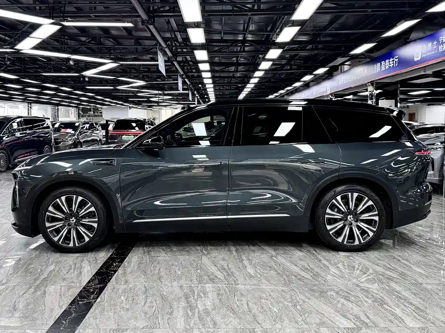 NIO ES8