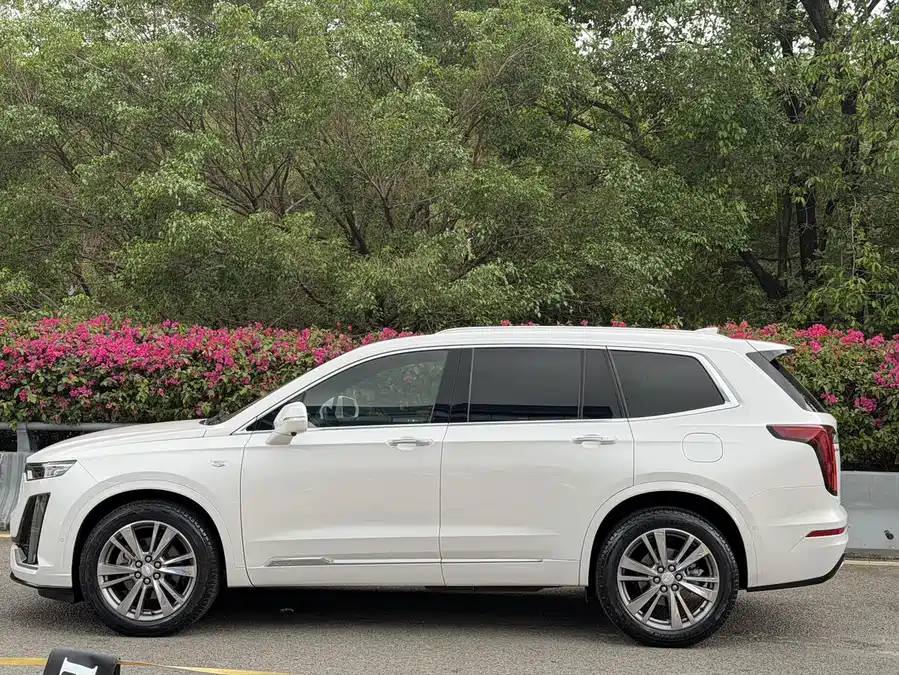 Cadillac XT6