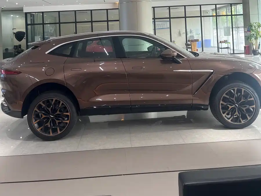 Aston Martin DBX