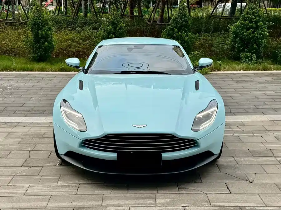 Aston Martin DB11