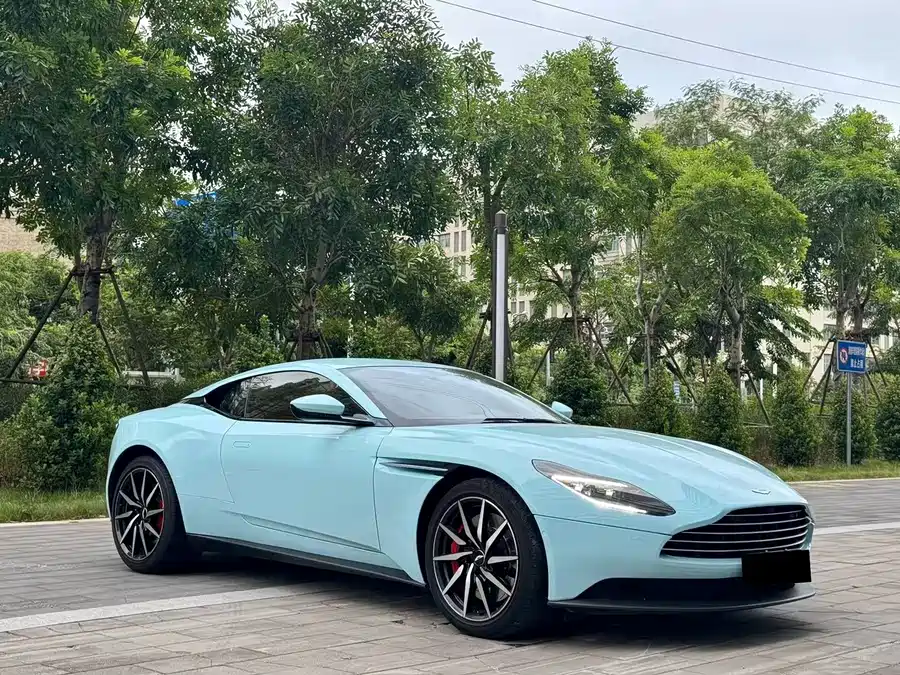 Aston Martin DB11