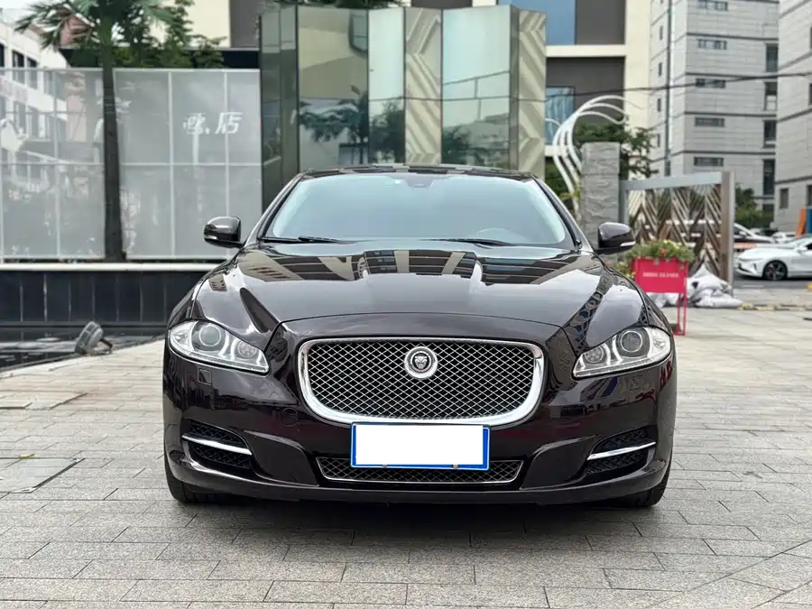 Jaguar XJ
