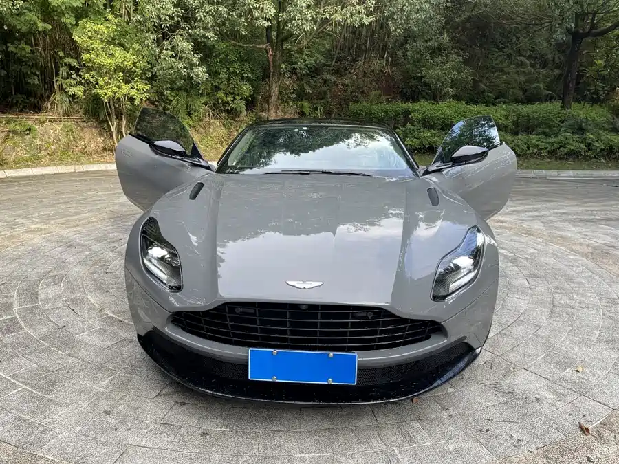 Aston Martin DB11
