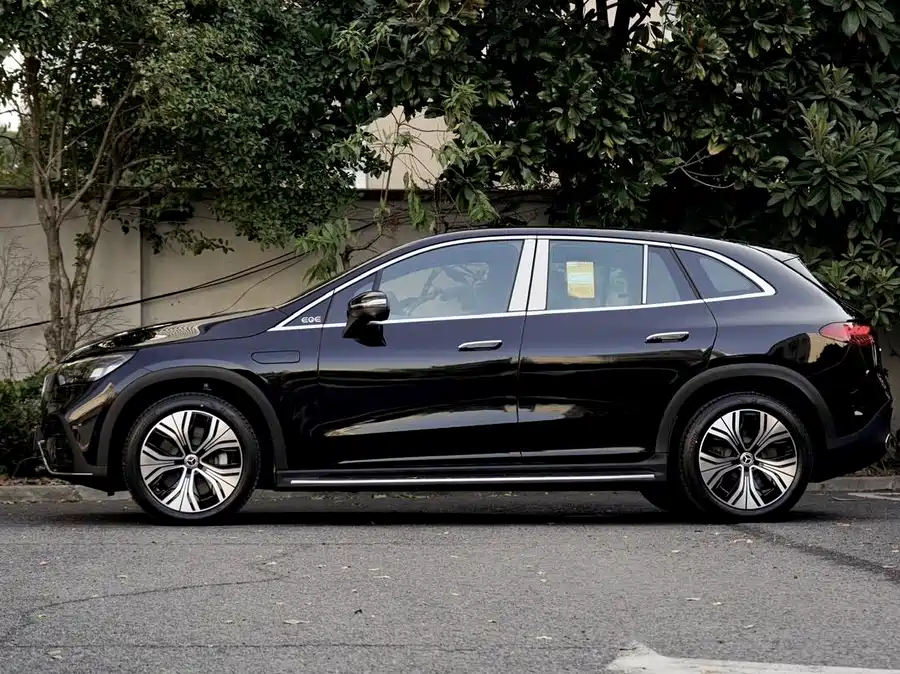 Mercedes Benz EQE SUV