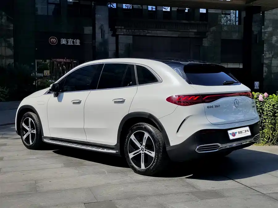 Mercedes Benz EQE SUV