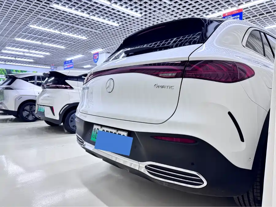 Mercedes Benz EQE SUV