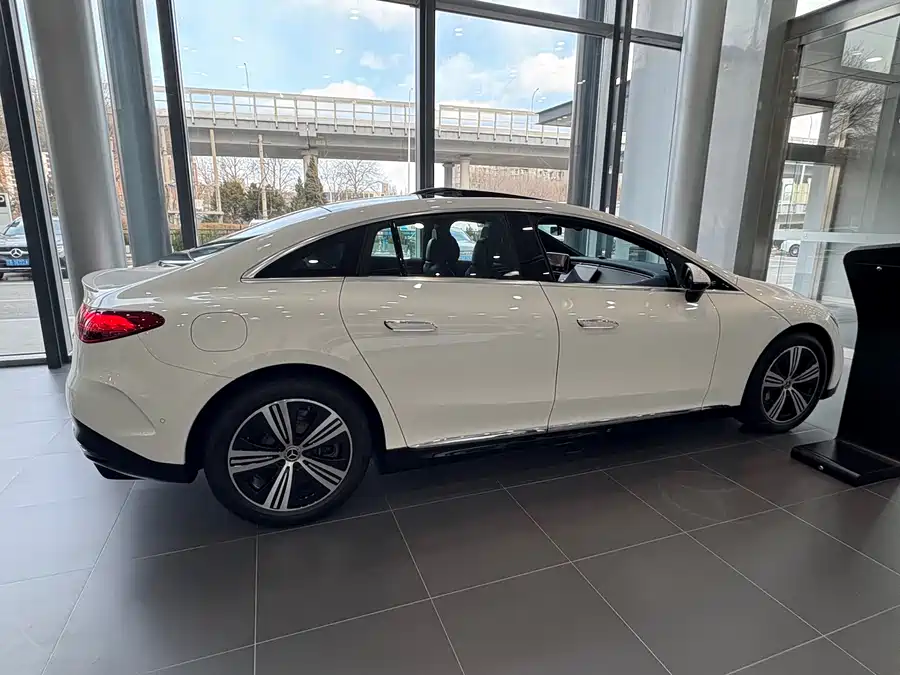 Mercedes Benz EQE