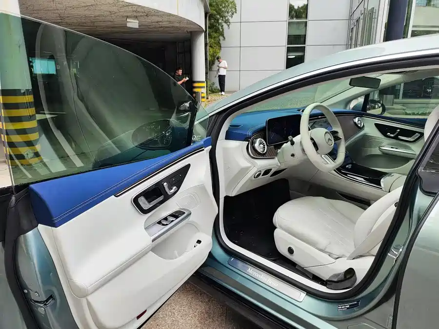 Mercedes Benz EQE