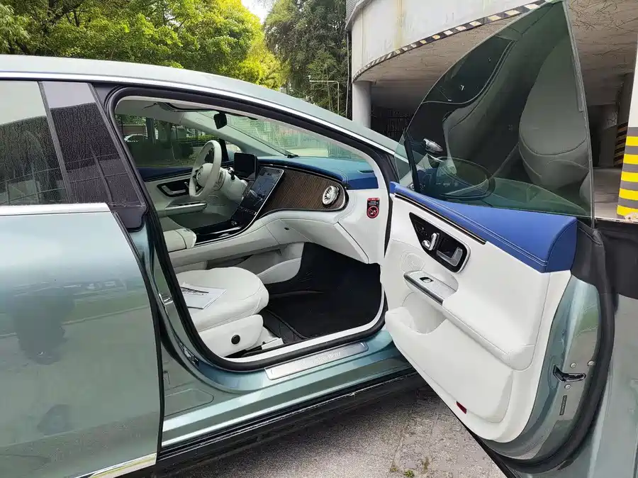 Mercedes Benz EQE